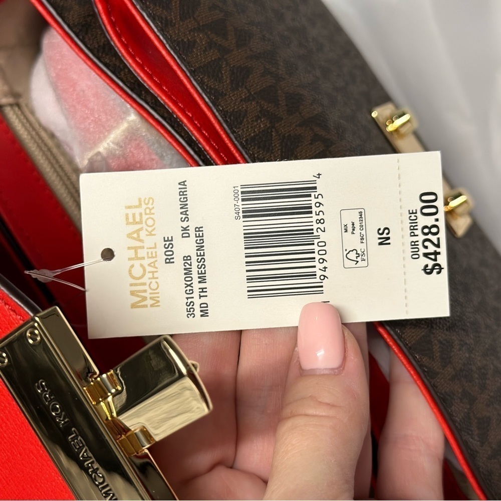 MICHAEL
MICHAEL KORS
ROSE
35S1GXOM2B DK SANGRIA
MD TH MESSENGER - Picture 8 of 17